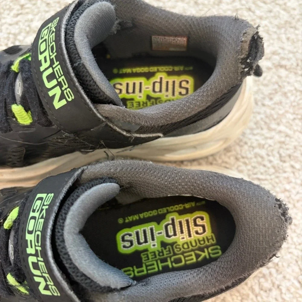 Skechers Kids Go Run Shoes Boys 10.5 Black Green Slip In Hands Free Sneakers
